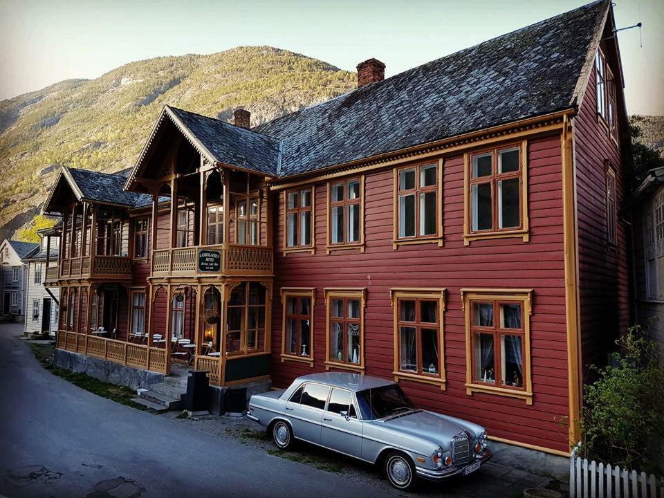 Laerdalsoren Motor Guesthouse Lærdalsøyri Exterior foto